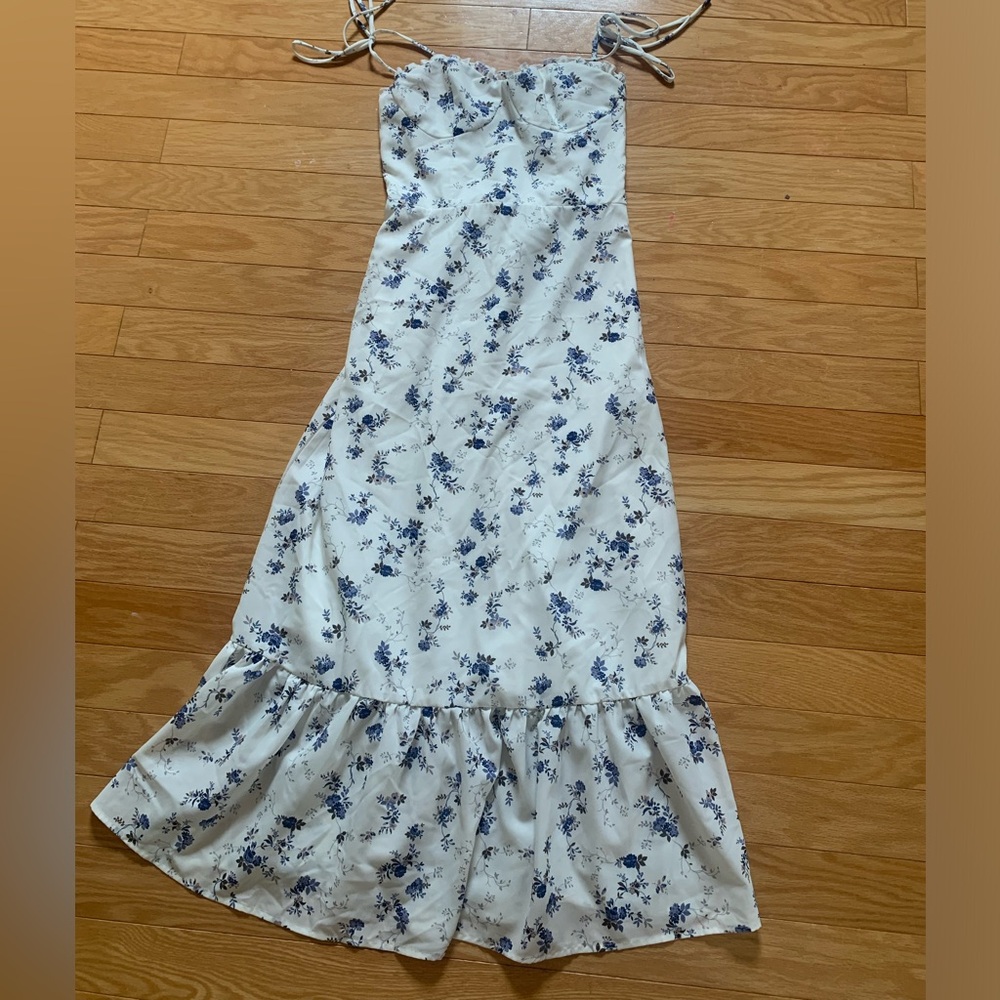 Cupshe x Jo Jo blue and white floral midi dress medium
